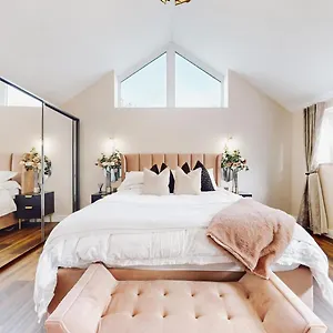 Feel Celebrity Style - 6 Parking Spaces - Pet Friendly - Very Private Cardiff